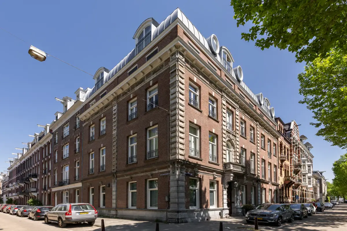 A Luxurious Amsterdam Duplex Apartment with Soaring Ceilings and a Private Garden 42 grand-amsterdam-duplex-apartment-small-garden