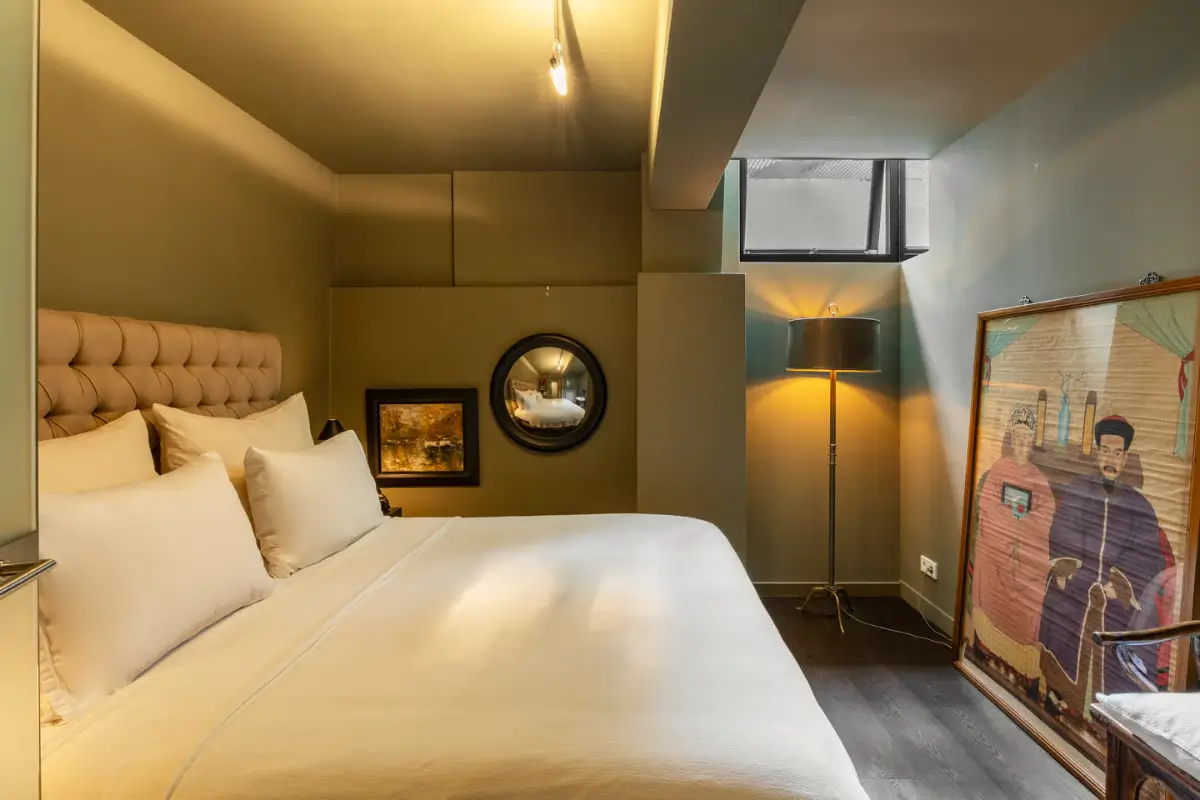 A Luxurious Amsterdam Duplex Apartment with Soaring Ceilings and a Private Garden 37 grand-amsterdam-duplex-apartment-small-garden