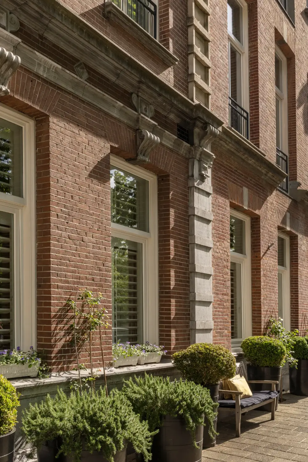 A Luxurious Amsterdam Duplex Apartment with Soaring Ceilings and a Private Garden 41 grand-amsterdam-duplex-apartment-small-garden
