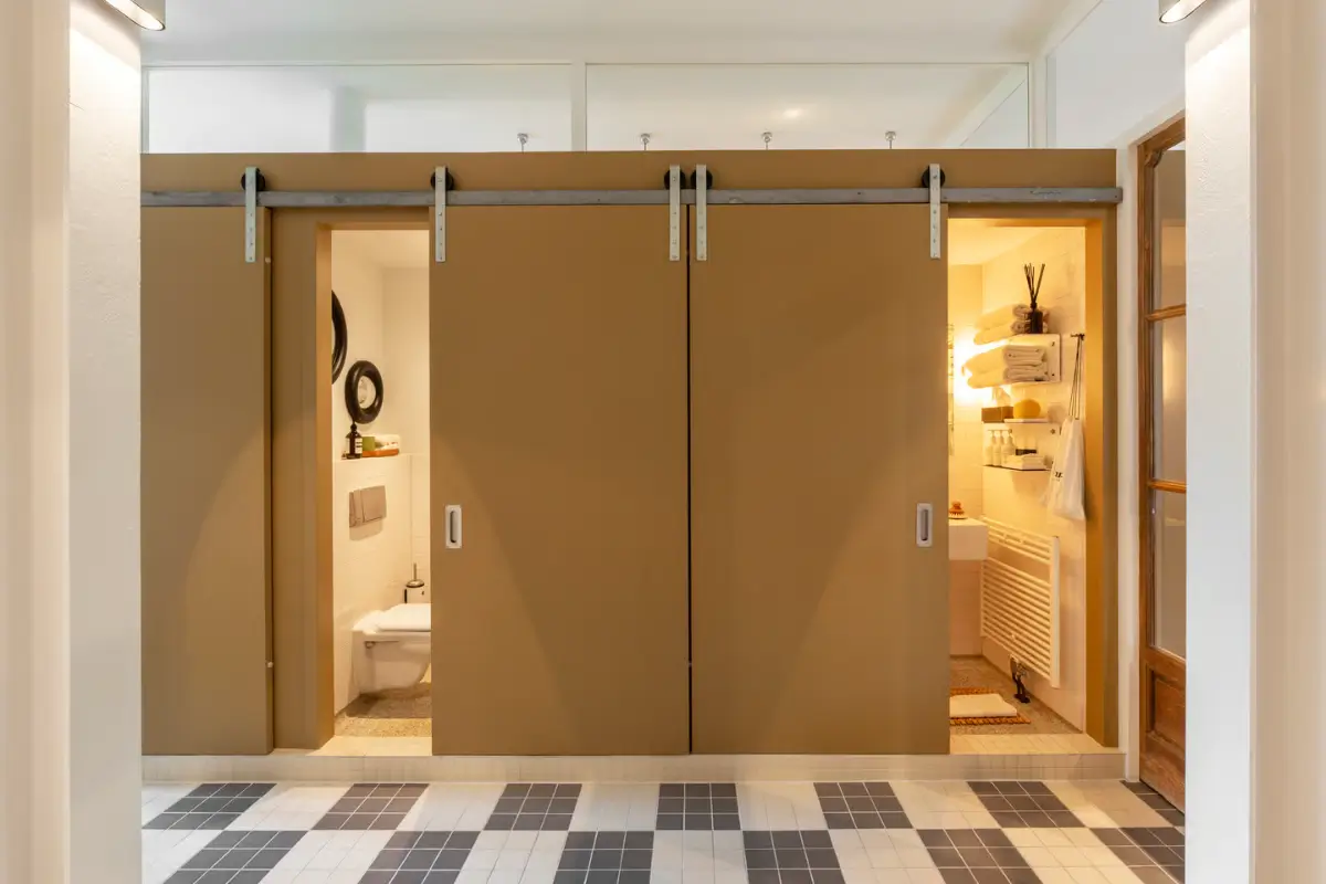 A Luxurious Amsterdam Duplex Apartment with Soaring Ceilings and a Private Garden 28 grand-amsterdam-duplex-apartment-small-garden