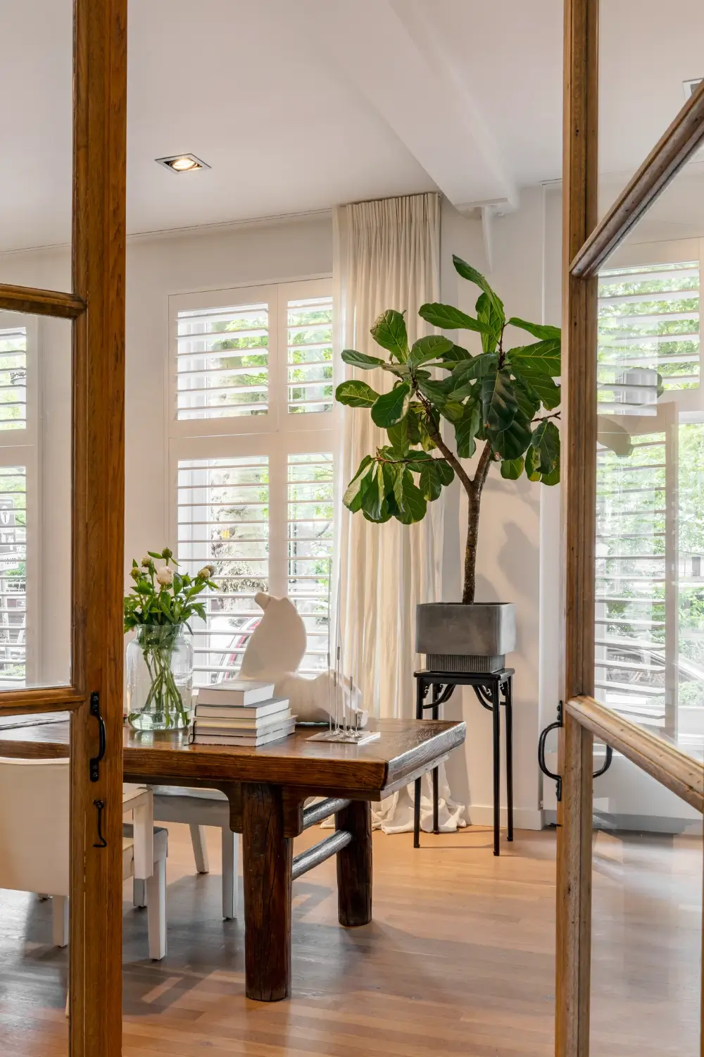 A Luxurious Amsterdam Duplex Apartment with Soaring Ceilings and a Private Garden 4 grand-amsterdam-duplex-apartment-small-garden