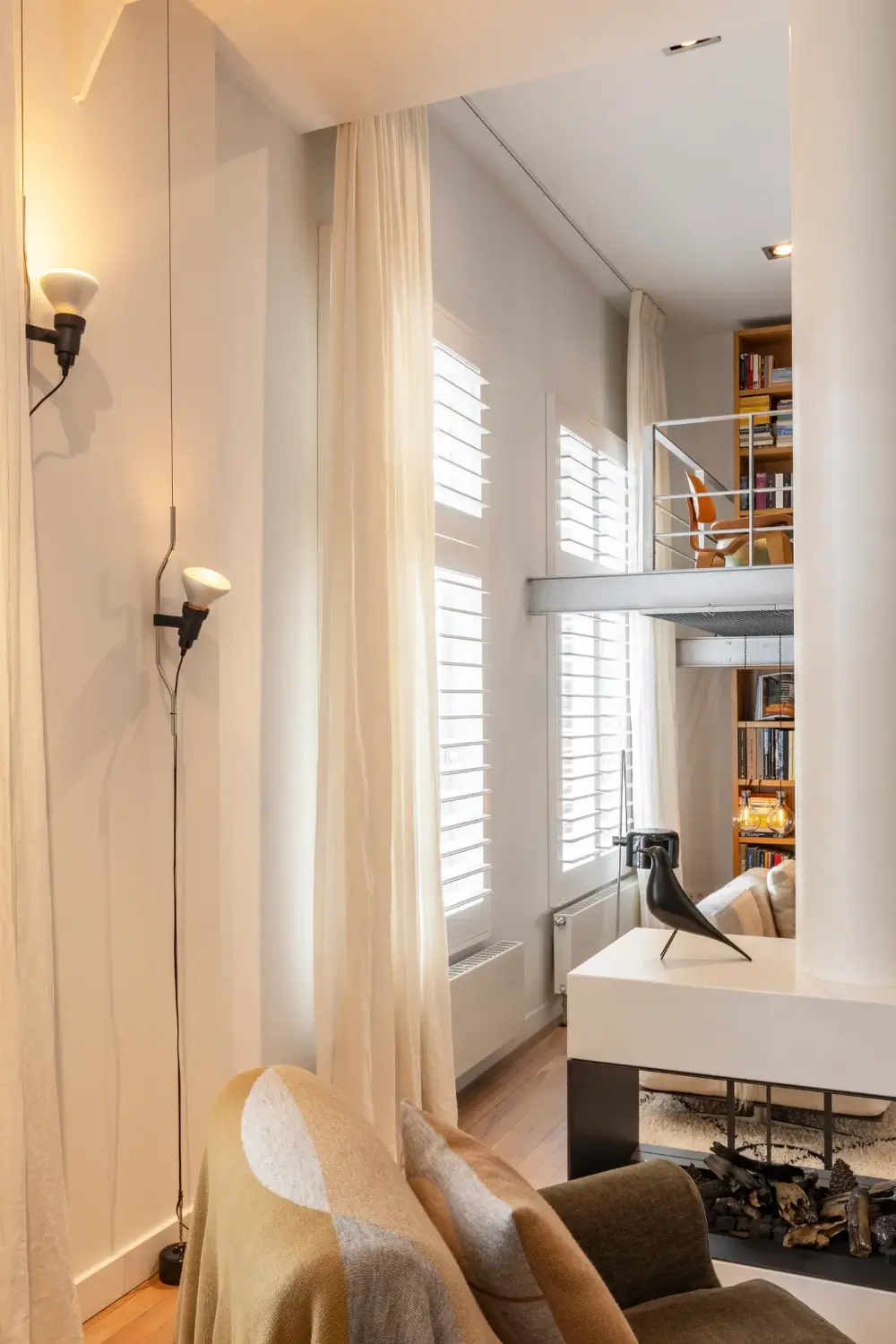 A Luxurious Amsterdam Duplex Apartment with Soaring Ceilings and a Private Garden 5 grand-amsterdam-duplex-apartment-small-garden