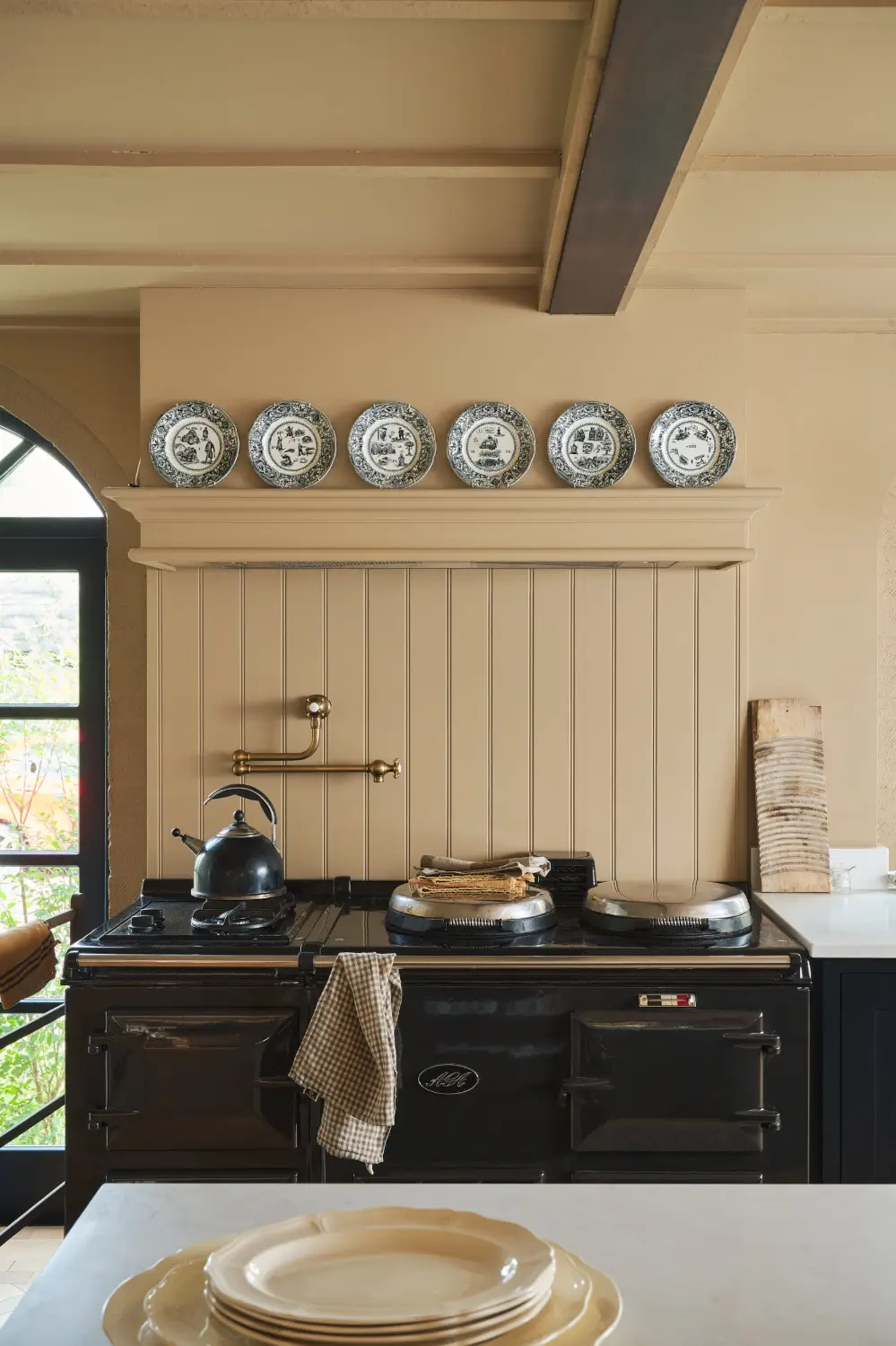 A Grand deVOL Shaker Kitchen in a Late 19th-Century Home 8 grand-kitchen-devol-shaker-cabinets-19th-century-house-england-nordroom