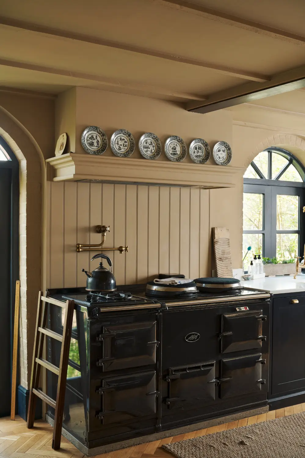 A Grand deVOL Shaker Kitchen in a Late 19th-Century Home 7 grand-kitchen-devol-shaker-cabinets-19th-century-house-england-nordroom