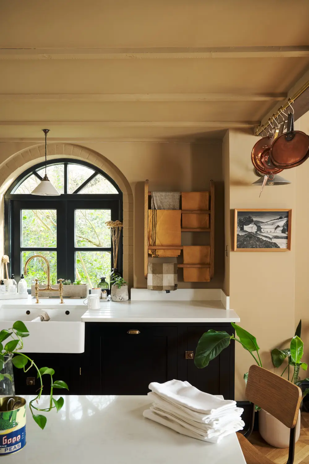 A Grand deVOL Shaker Kitchen in a Late 19th-Century Home 14 grand-kitchen-devol-shaker-cabinets-19th-century-house-england-nordroom