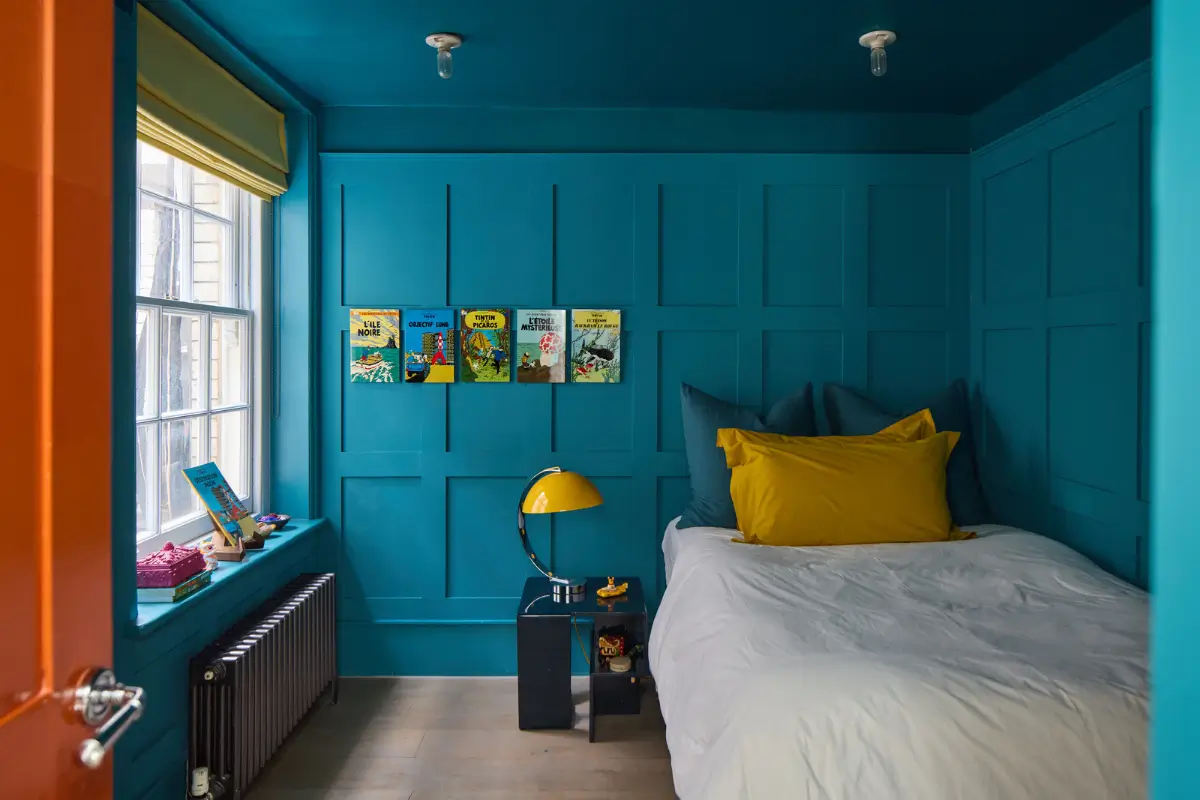 A Light, Art-Filled Soho Apartment with a Private Rooftop Terrace 18 light-art-filled-soho-apartment-rooftop-garden