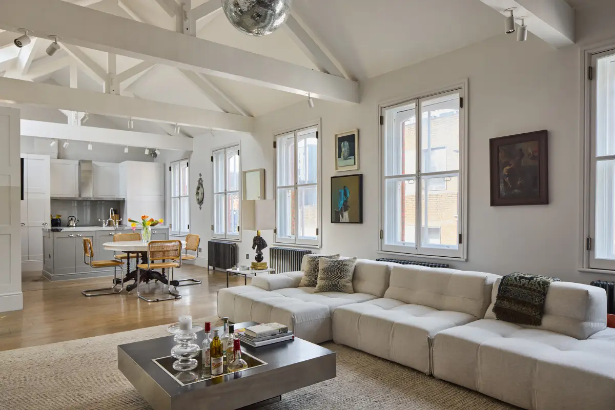 A Light, Art-Filled Soho Apartment with a Private Rooftop Terrace 6 light-art-filled-soho-apartment-rooftop-garden