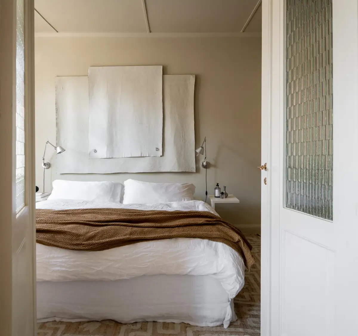 A Serene Palette and a Lovely Custom-Built Kitchen in a Gothenburg Apartment 21 natural-materials-serene-colors-gothenburg-apartment-nordroom