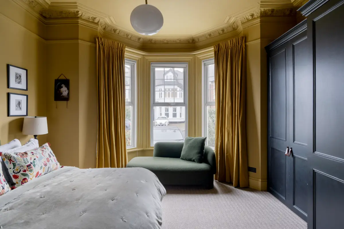 A Rich Color Scheme and Period Features in a London Garden Apartment 13 rich-colors-garden-apartment-london
