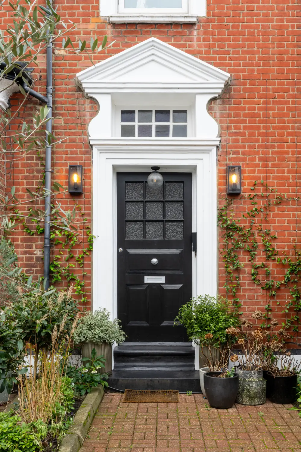A Rich Color Scheme and Period Features in a London Garden Apartment 19 rich-colors-garden-apartment-london