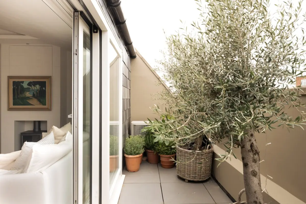 A Serene London Attic Apartment with a Roof Terrace 9 serene-attic-london-apartment-terrace-nordroom
