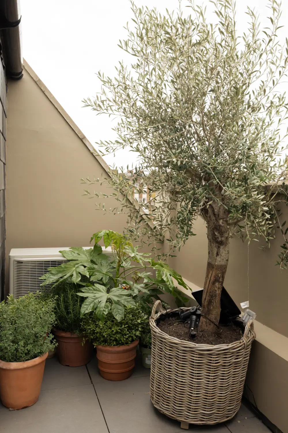 A Serene London Attic Apartment with a Roof Terrace 10 serene-attic-london-apartment-terrace-nordroom