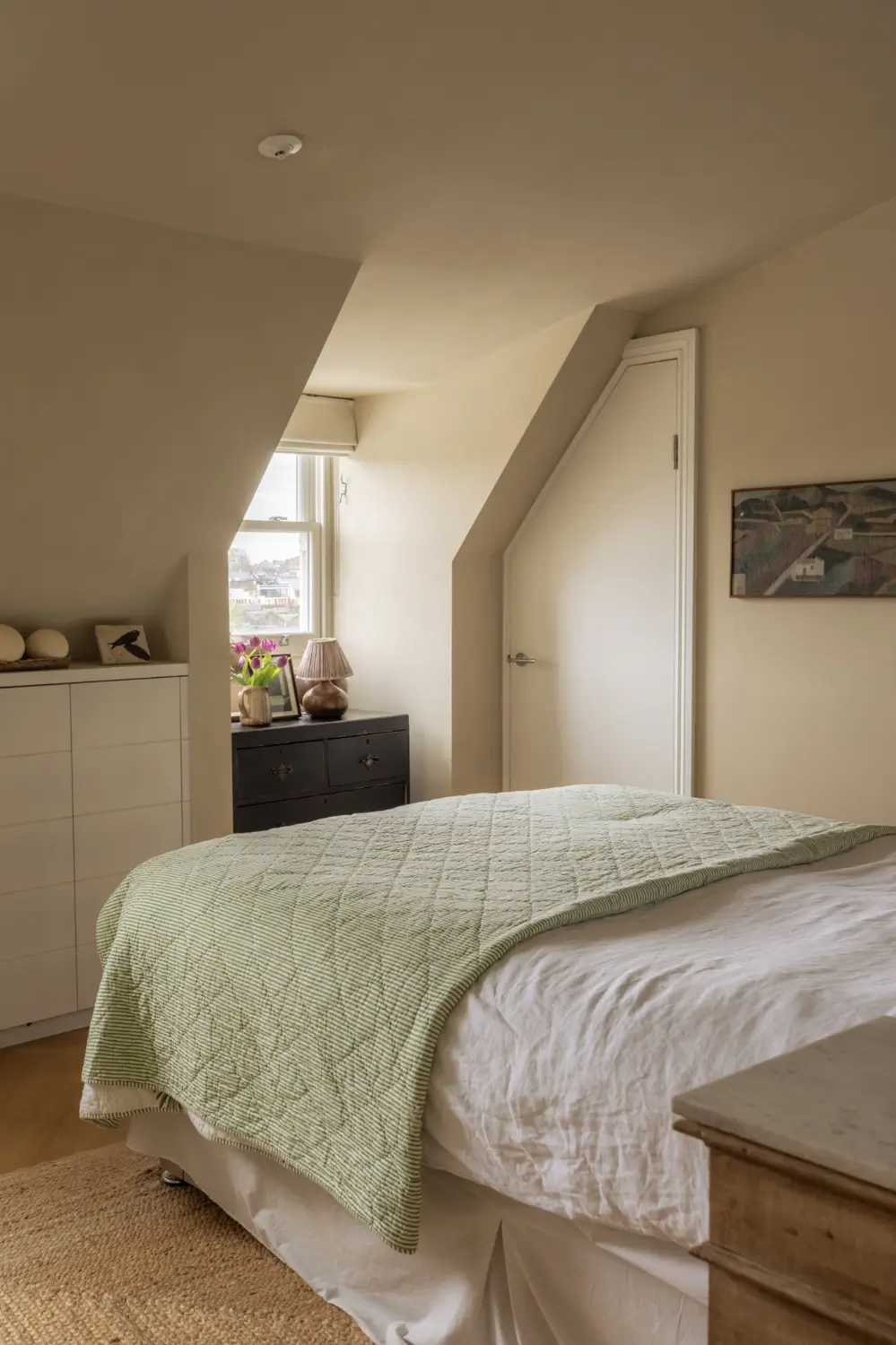 A Serene London Attic Apartment with a Roof Terrace 19 serene-attic-london-apartment-terrace-nordroom