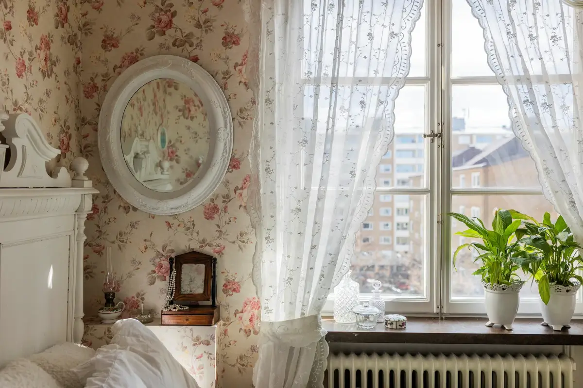 A Romantic Small Apartment with Floral Wallpaper and 1930s Features 20 small-romantic-1930s-apartment-stockholm-nordroom