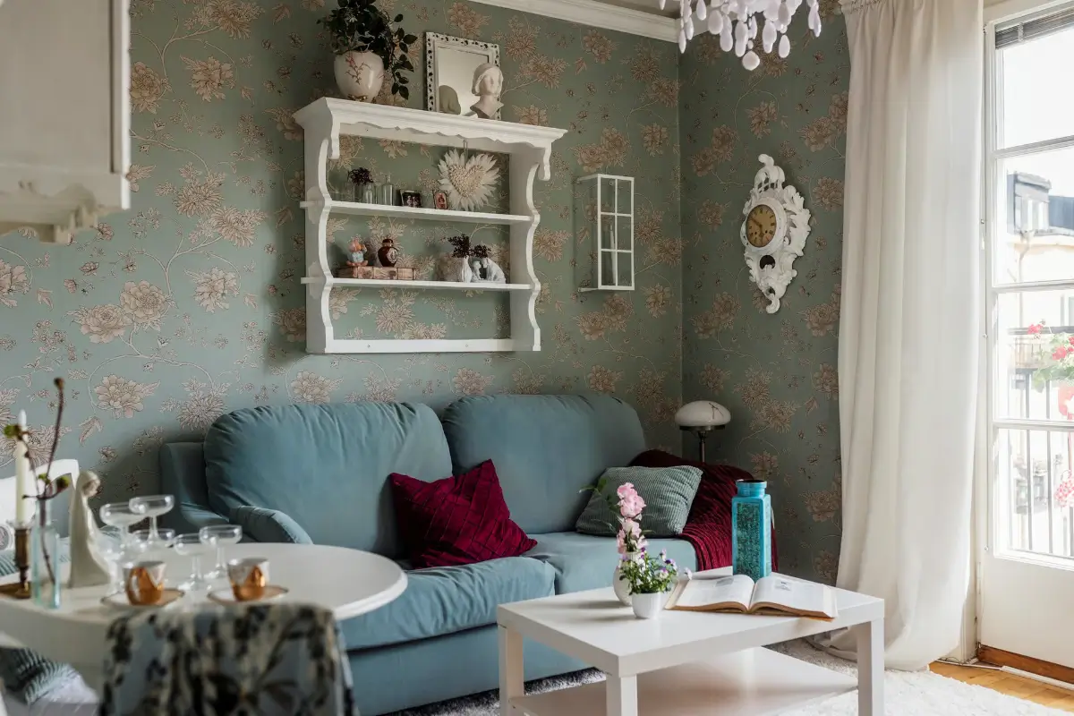 A Romantic Small Apartment with Floral Wallpaper and 1930s Features 5 small-romantic-1930s-apartment-stockholm-nordroom