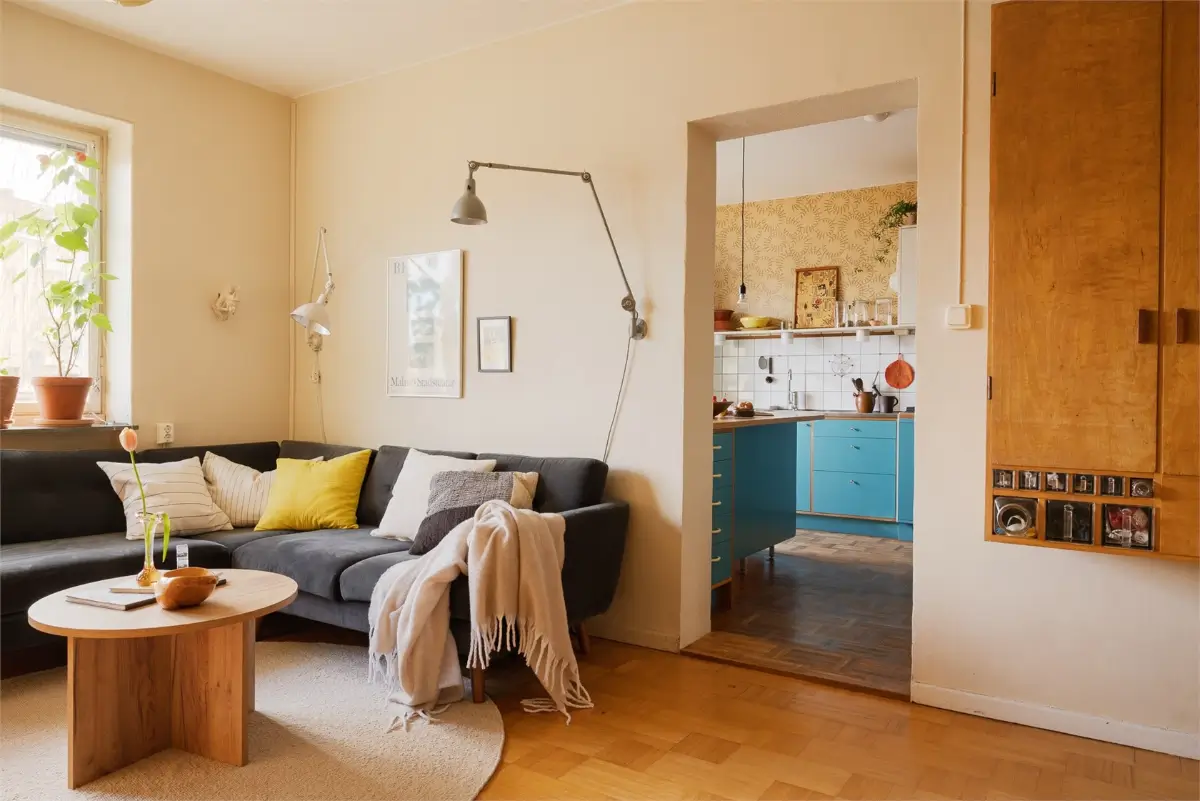 Vibrant Colors in a Spacious 1940s Apartment in Stockholm 8 vibrant-colors-midcentury-apartment-stockholm-nordroom