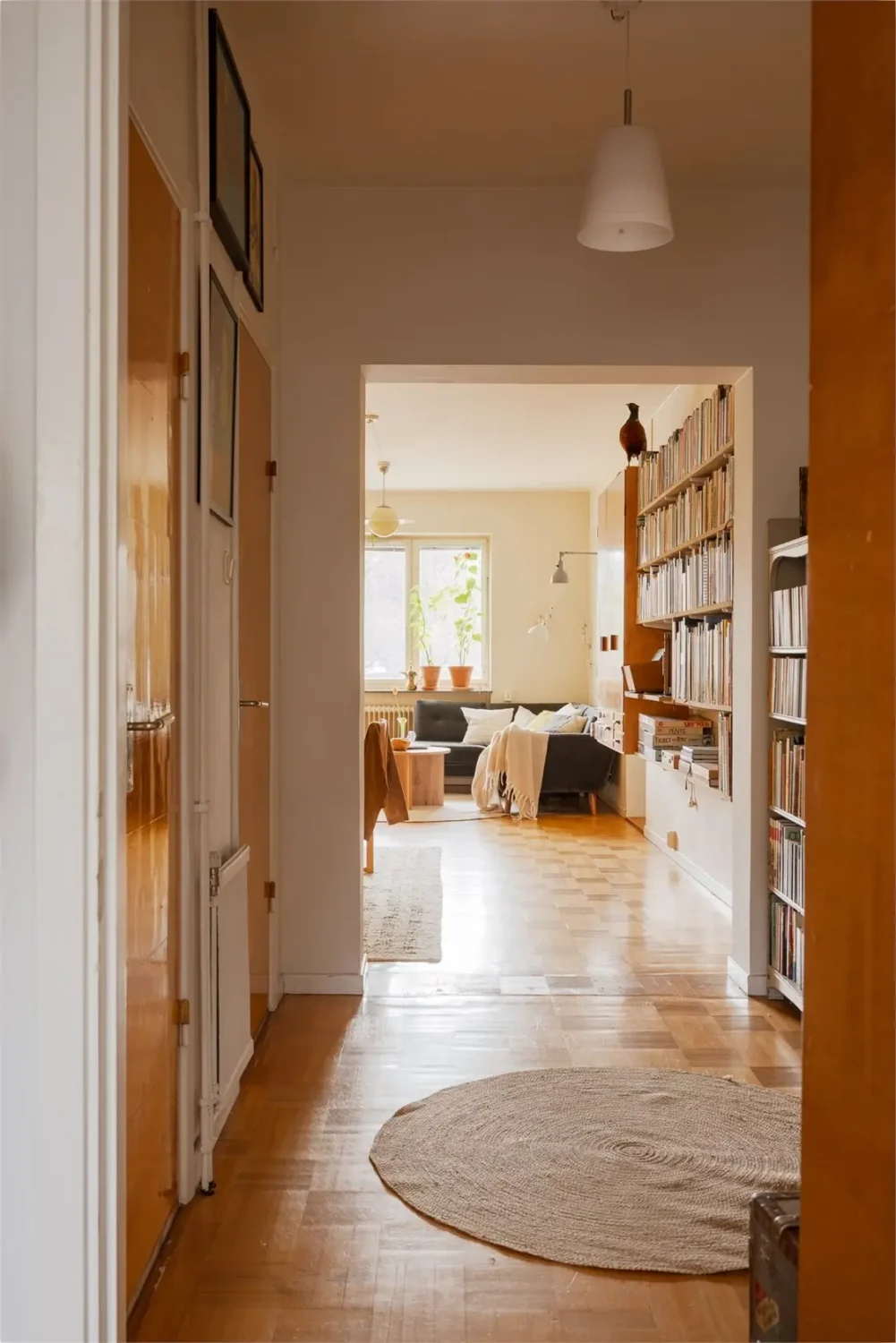 Vibrant Colors in a Spacious 1940s Apartment in Stockholm 19 vibrant-colors-midcentury-apartment-stockholm-nordroom