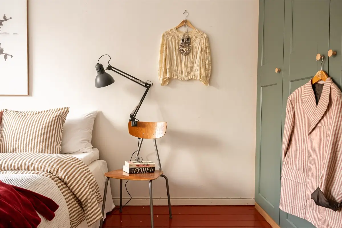 Vibrant Colors in a Spacious 1940s Apartment in Stockholm 22 vibrant-colors-midcentury-apartment-stockholm-nordroom
