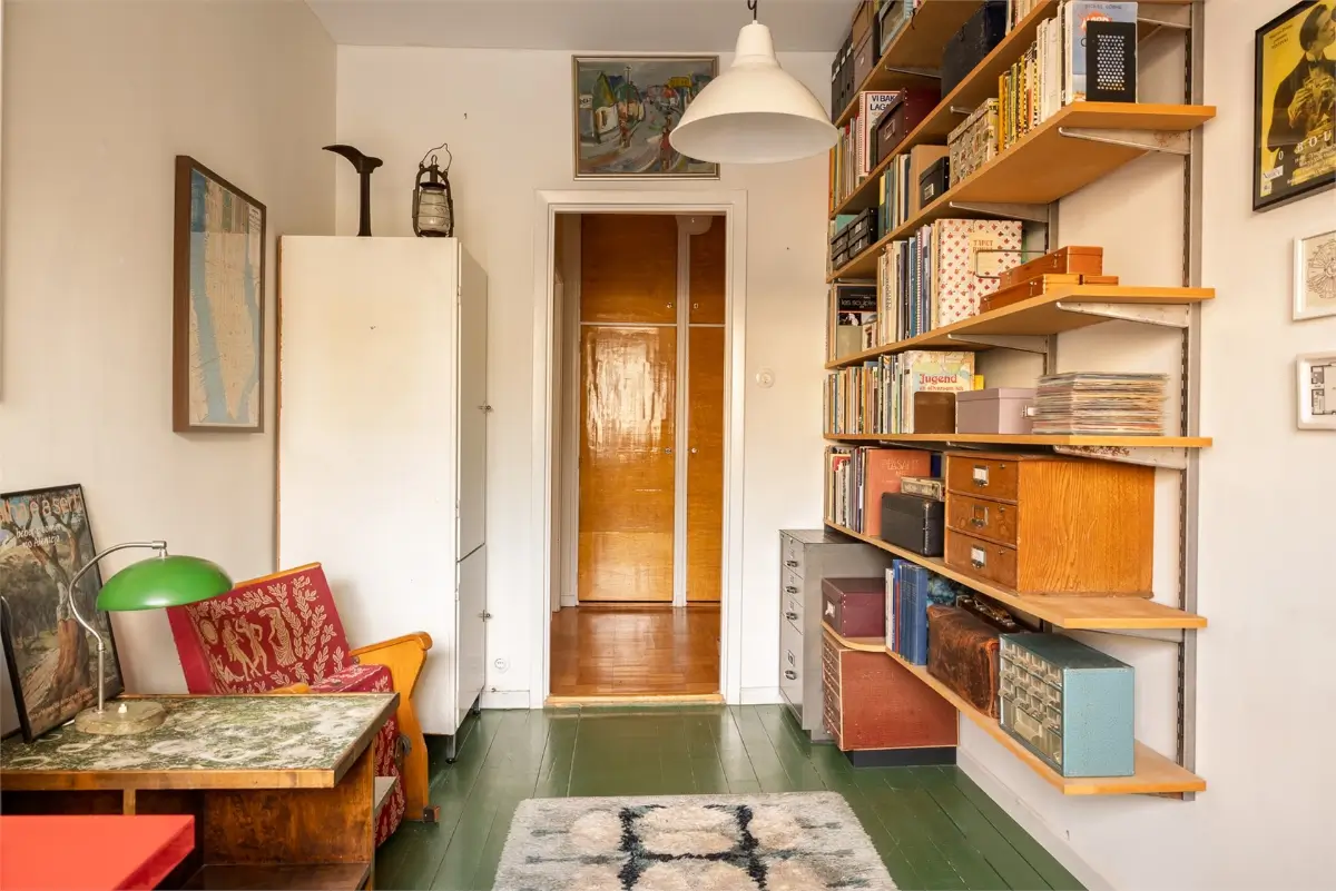 Vibrant Colors in a Spacious 1940s Apartment in Stockholm 25 vibrant-colors-midcentury-apartment-stockholm-nordroom
