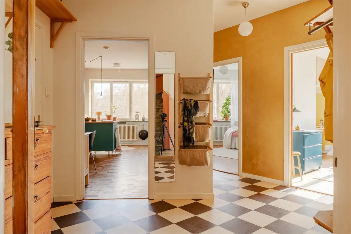 Vibrant Colors in a Spacious 1940s Apartment in Stockholm 20 vibrant-colors-midcentury-apartment-stockholm-nordroom