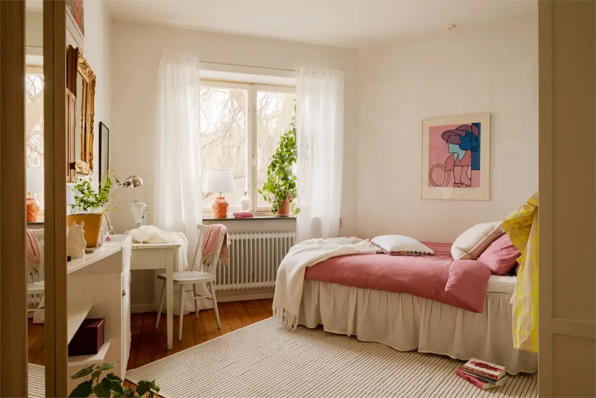 Vibrant Colors in a Spacious 1940s Apartment in Stockholm 26 vibrant-colors-midcentury-apartment-stockholm-nordroom