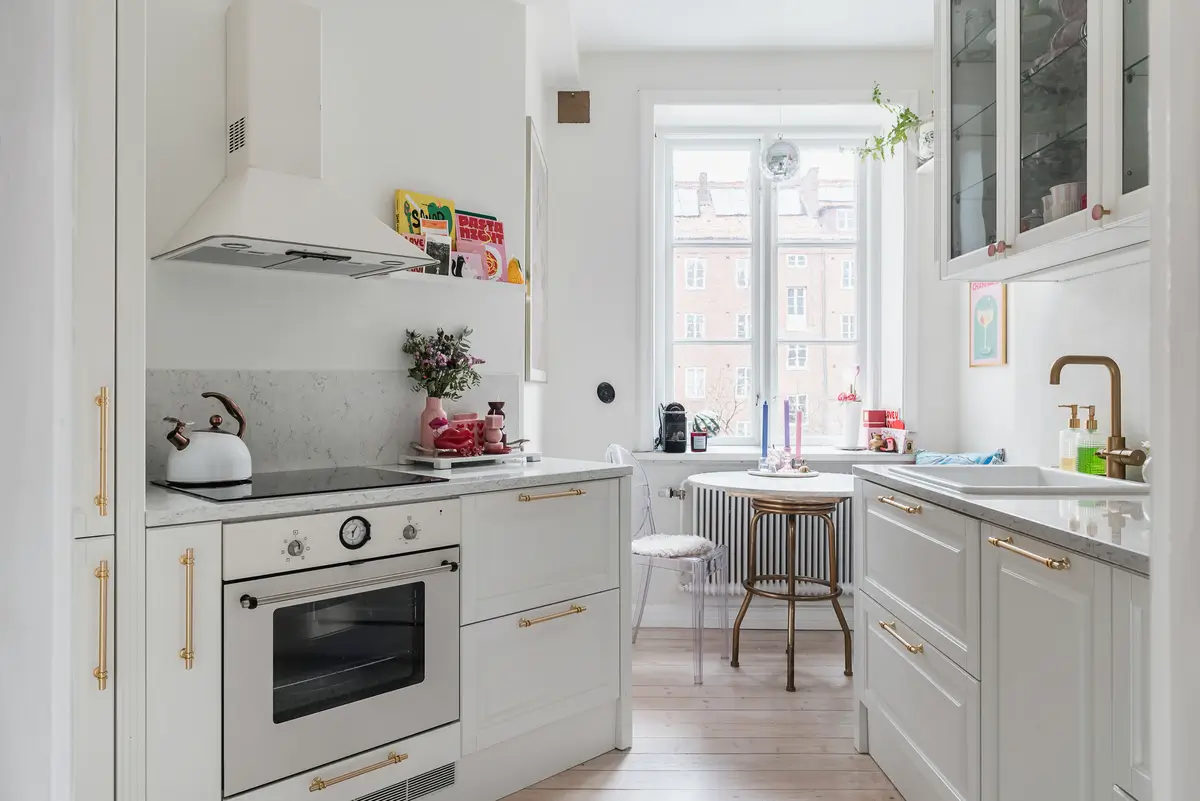 Whimsical Decor and Vibrant Color Accents in a Malmö Apartment 6 white-ktichen-cozy-breakfast-nook-renovated-swedish-apartment-bold-colored-hall-nordroom