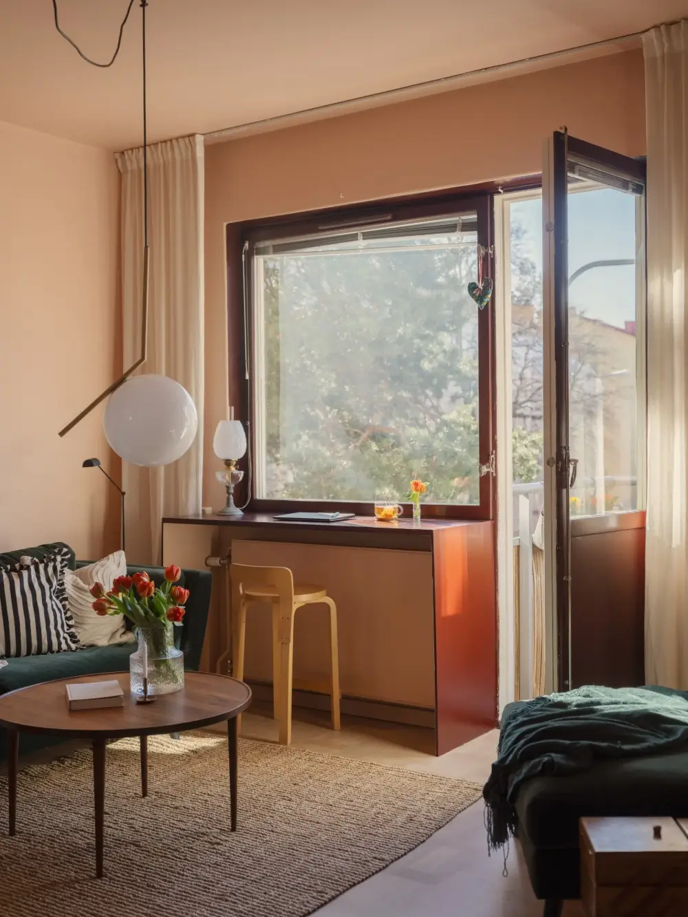 A 1940s Apartment Decorated in Pink and Yellow Hues 4 colorful-1940s-apartment-stockholm-nordroom