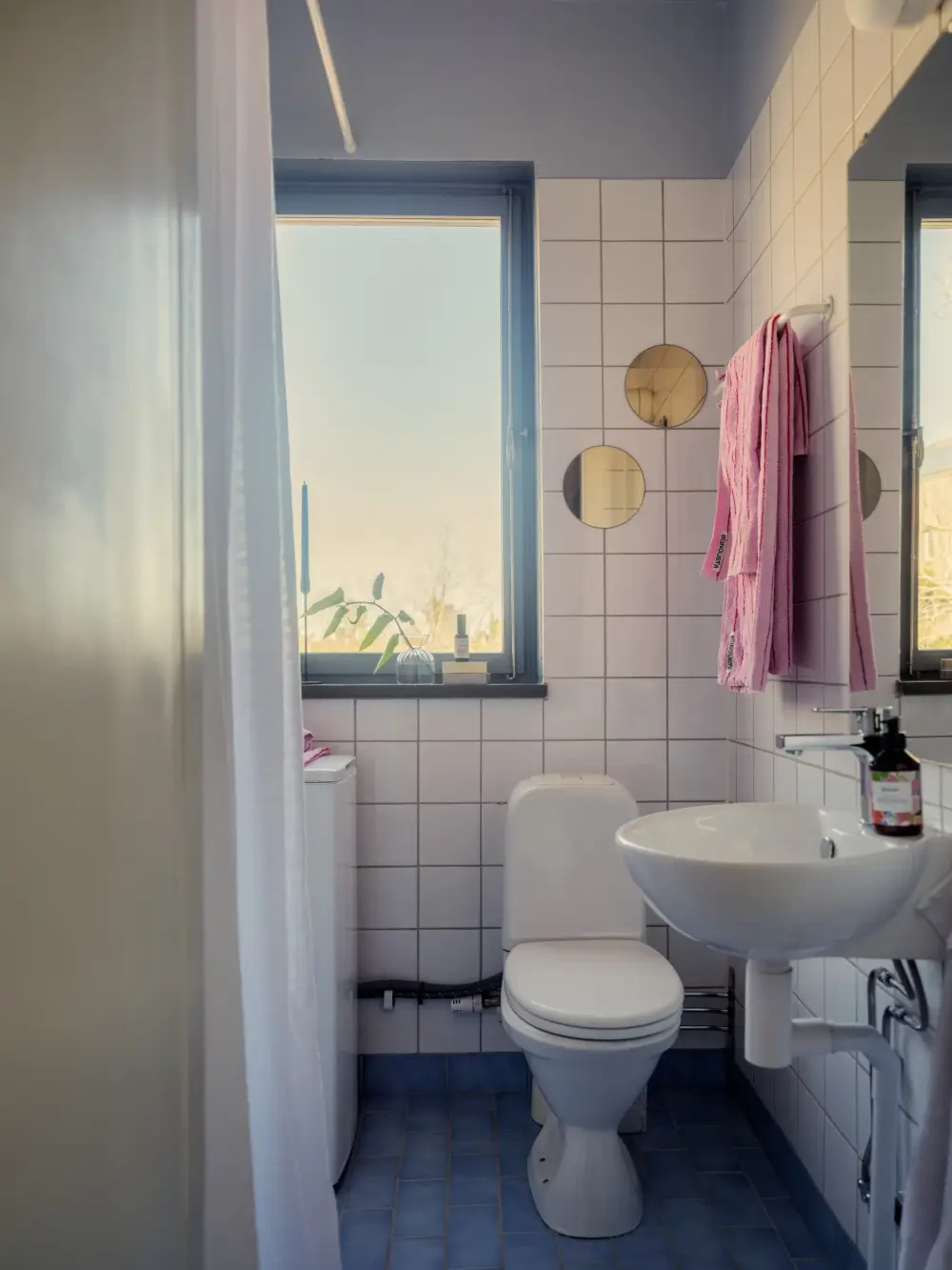 A 1940s Apartment Decorated in Pink and Yellow Hues 28 colorful-1940s-apartment-stockholm-nordroom
