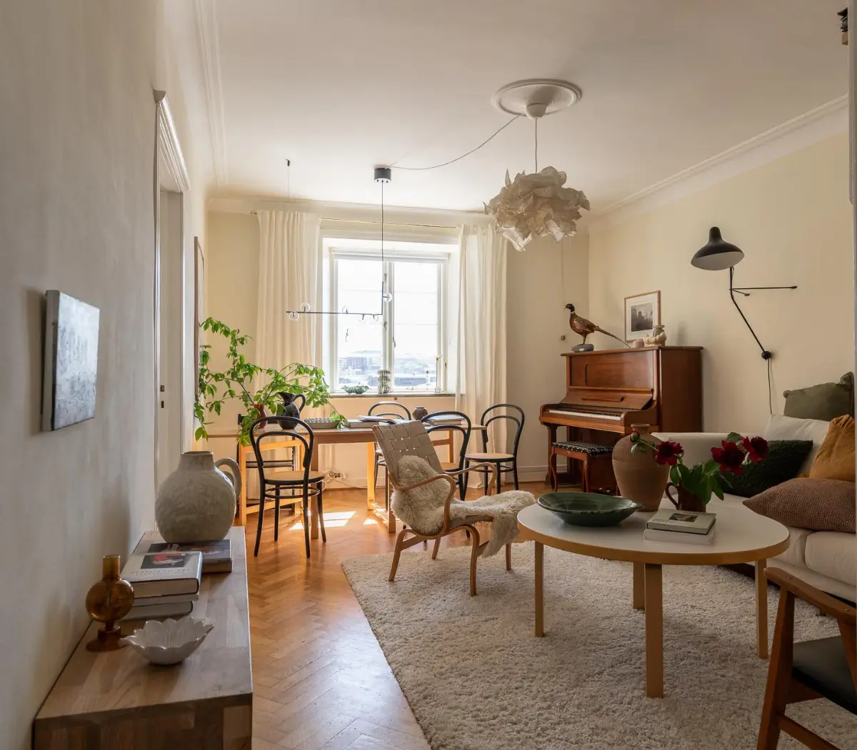 Striped Wallpaper and 1930s Character in a Swedish Apartment 3 cozy-ground-floor-apartment-striped-wallpaper-nordroom