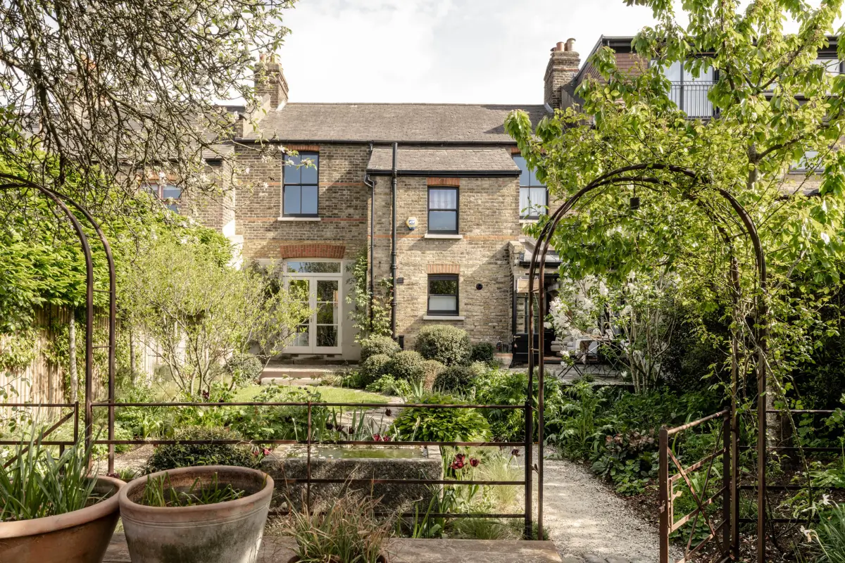 A Light Palette and Restored Elements in a Double-Fronted Victorian House 28 double-fronted-victorian-house-east-london-nordroom