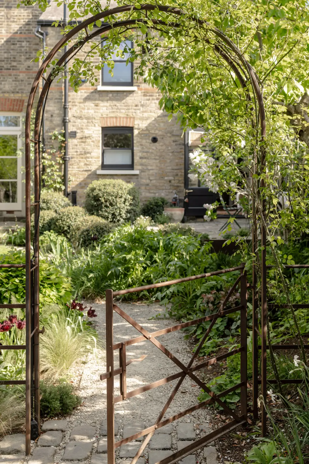 A Light Palette and Restored Elements in a Double-Fronted Victorian House 30 double-fronted-victorian-house-east-london-nordroom