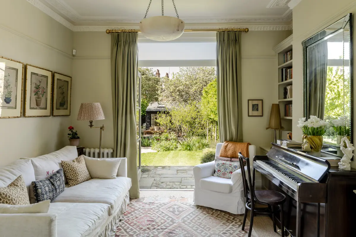 A Light Palette and Restored Elements in a Double-Fronted Victorian House 7 double-fronted-victorian-house-east-london-nordroom