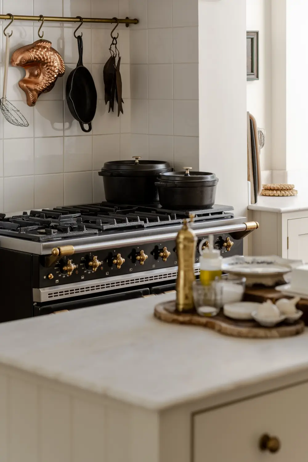 A Light Palette and Restored Elements in a Double-Fronted Victorian House 11 double-fronted-victorian-house-east-london-nordroom