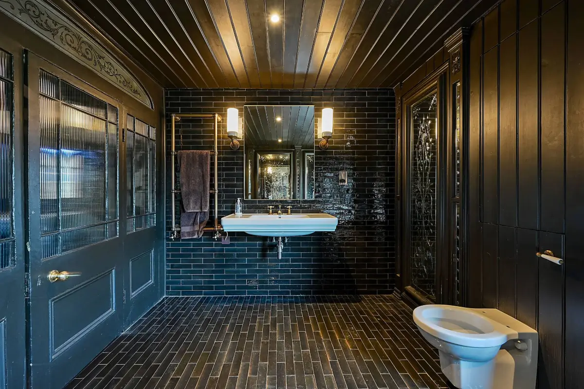 This West-London Period House Doesn't Shy Away from Dark Colors and It's Magnificent 27 dramatic-interiors-period-features-london-historic-home-nordroom