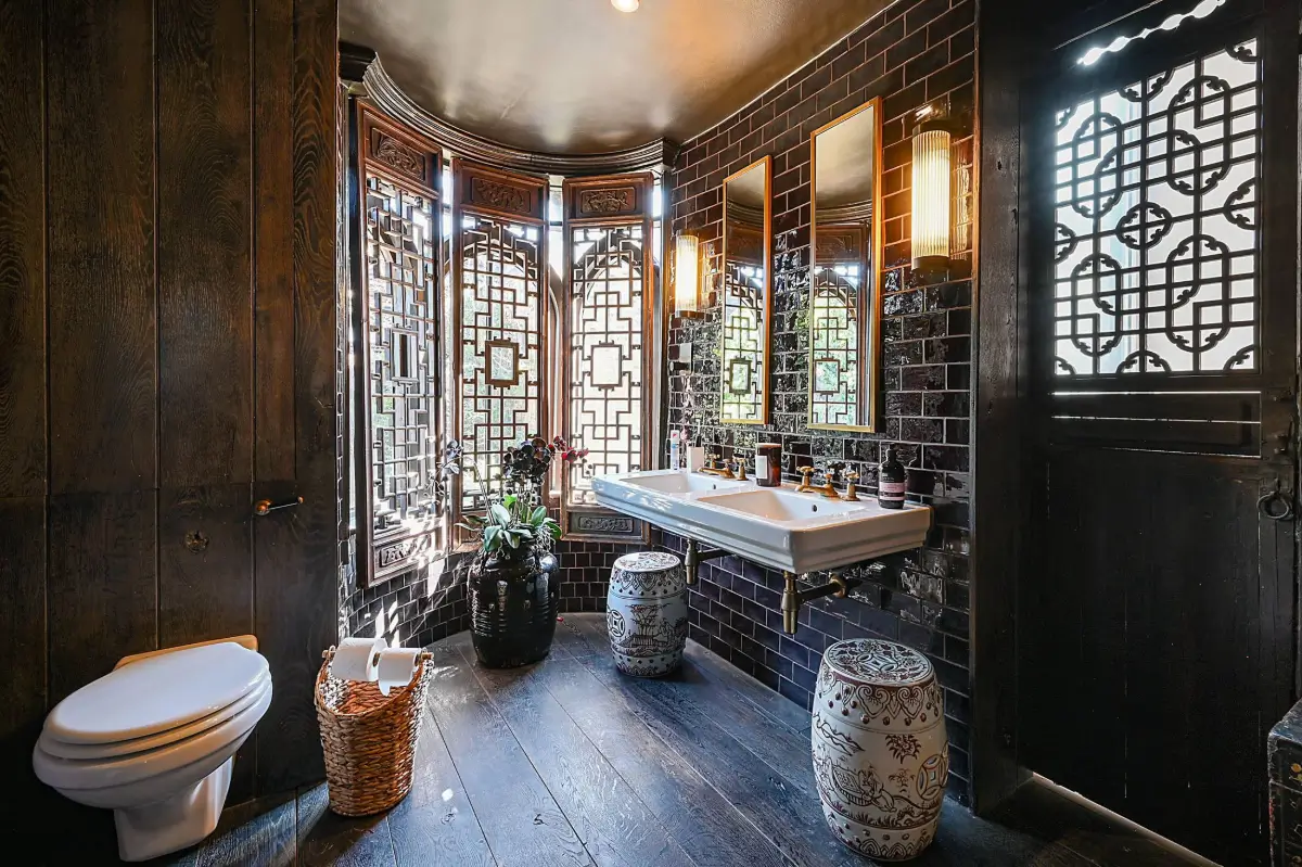 This West-London Period House Doesn't Shy Away from Dark Colors and It's Magnificent 20 dramatic-interiors-period-features-london-historic-home-nordroom