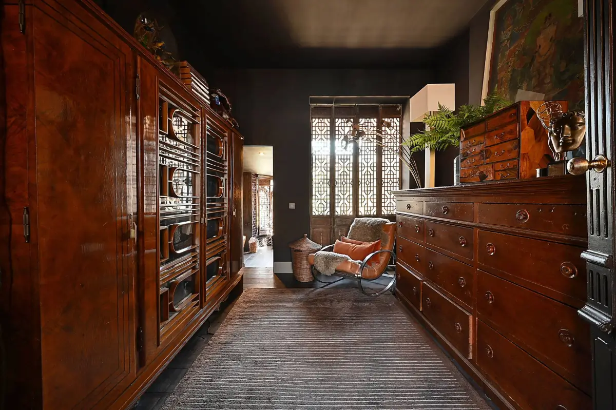 This West-London Period House Doesn't Shy Away from Dark Colors and It's Magnificent 19 dramatic-interiors-period-features-london-historic-home-nordroom