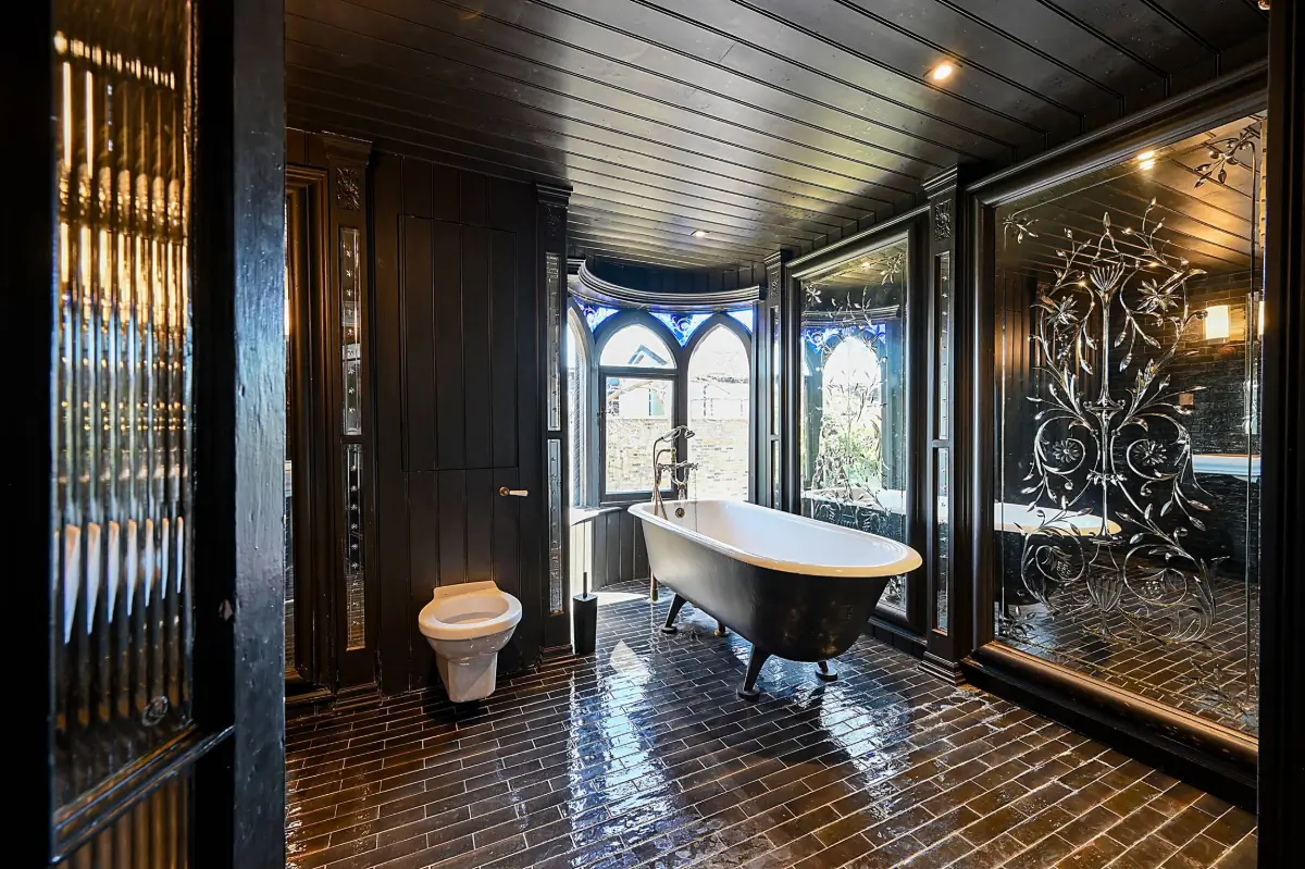 This West-London Period House Doesn't Shy Away from Dark Colors and It's Magnificent 26 dramatic-interiors-period-features-london-historic-home-nordroom