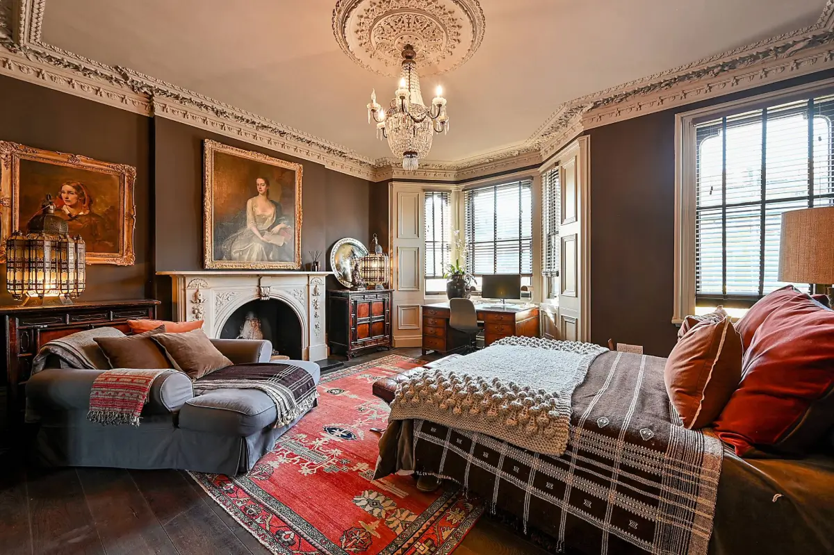 This West-London Period House Doesn't Shy Away from Dark Colors and It's Magnificent 16 dramatic-interiors-period-features-london-historic-home-nordroom