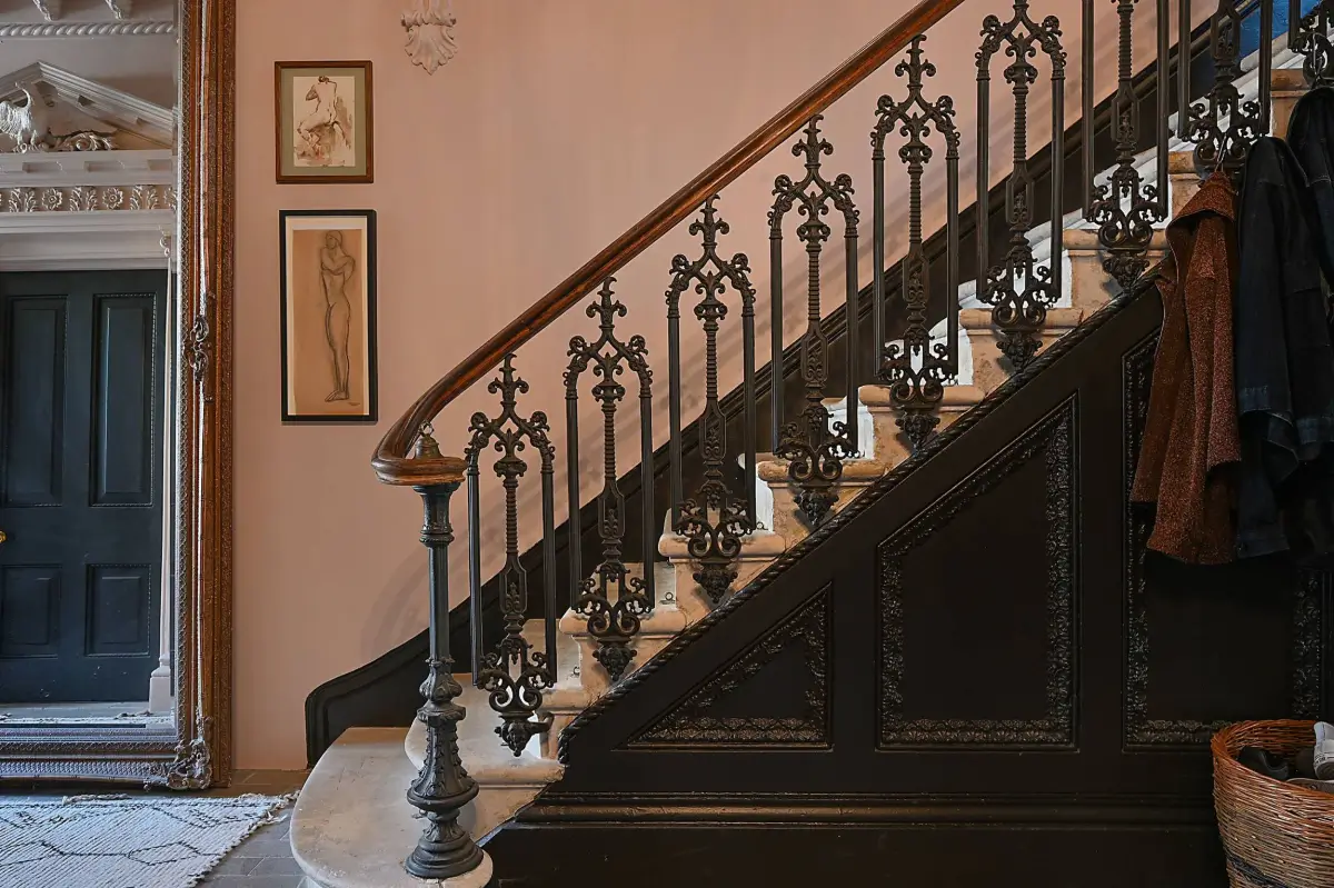 This West-London Period House Doesn't Shy Away from Dark Colors and It's Magnificent 15 dramatic-interiors-period-features-london-historic-home-nordroom