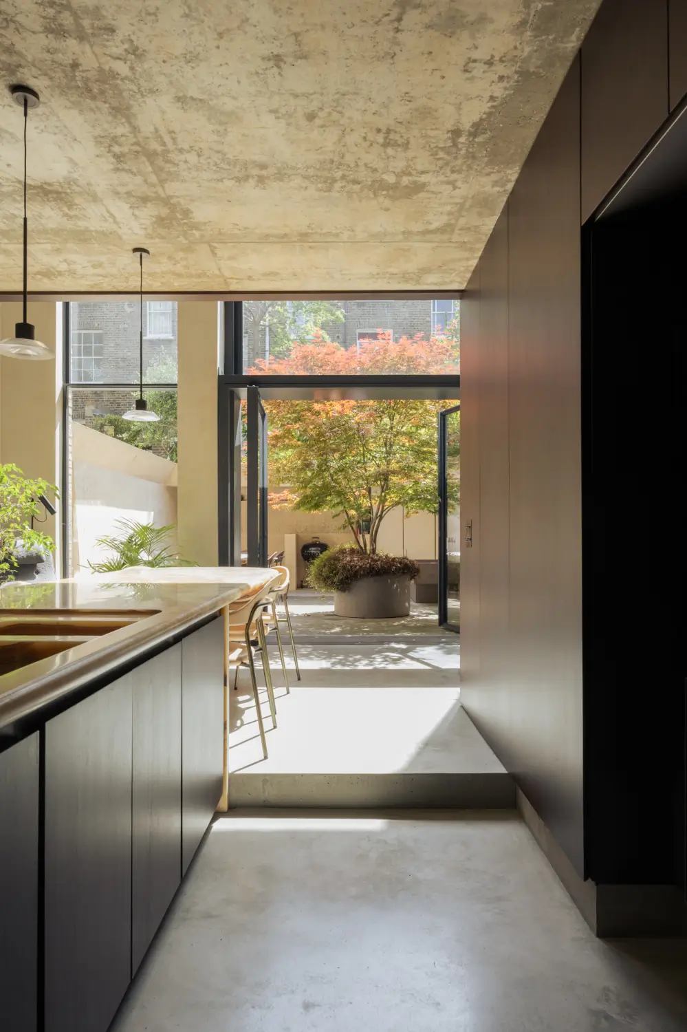 Grand Spaces Featuring Lush Velvet in a Reimagined Victorian Townhouse 14 islington victorian townhouse modern double height extension nordroom8 Grand Spaces Featuring Lush Velvet in a Reimagined Victorian Townhouse
