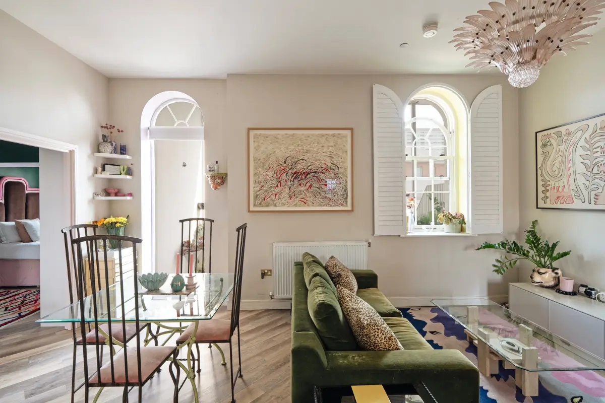 Pastel Tones and a Verdant Bedroom in a Light London Apartment 4 light open plan living space pastel color accents nordroom Pastel Tones and a Verdant Bedroom in a Light London Apartment