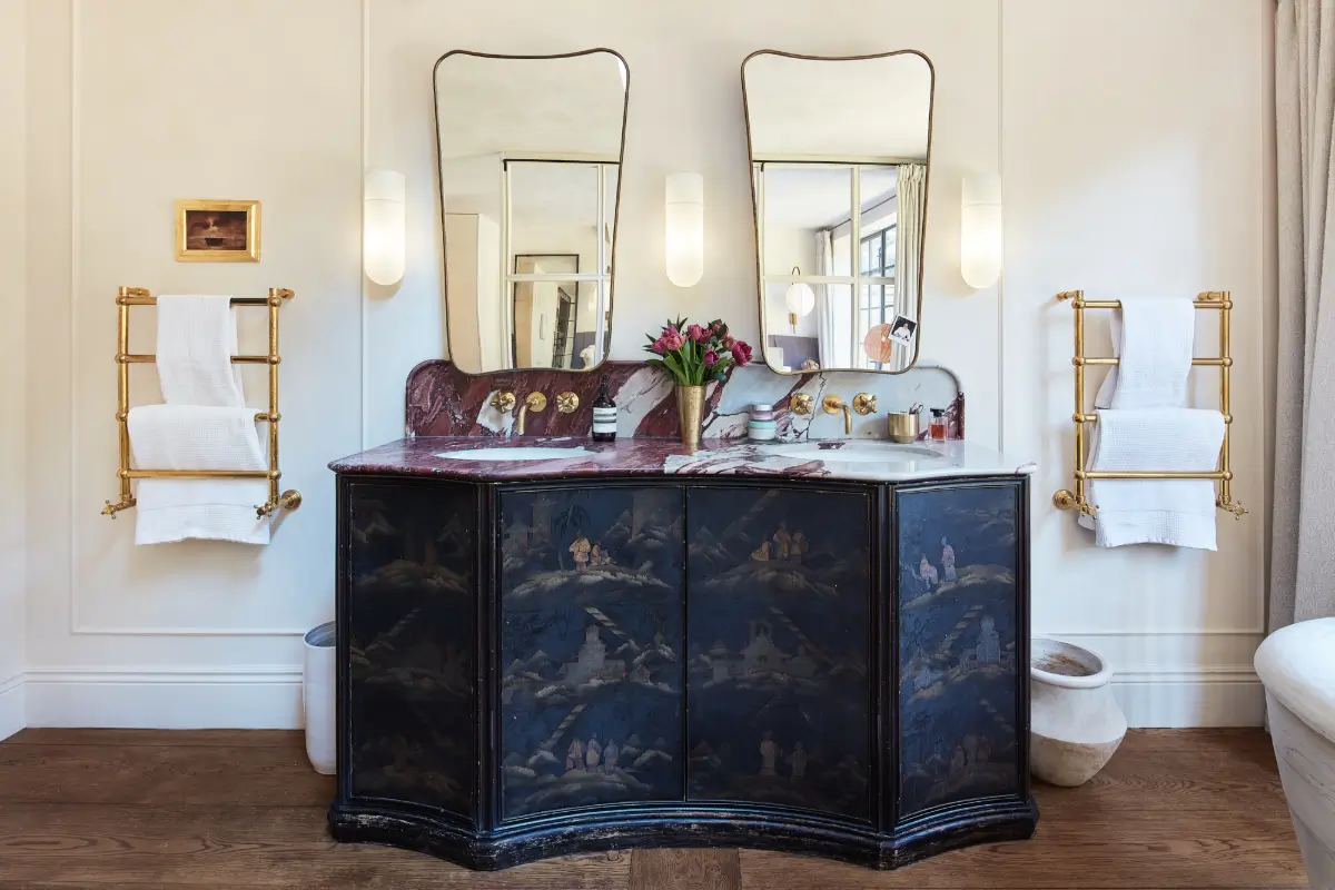 A Bedroom Connected to Nature in a Luxurious Notting Hill Duplex Garden Apartment 19 luxurious-notting-hill-duplex-apartment-garden