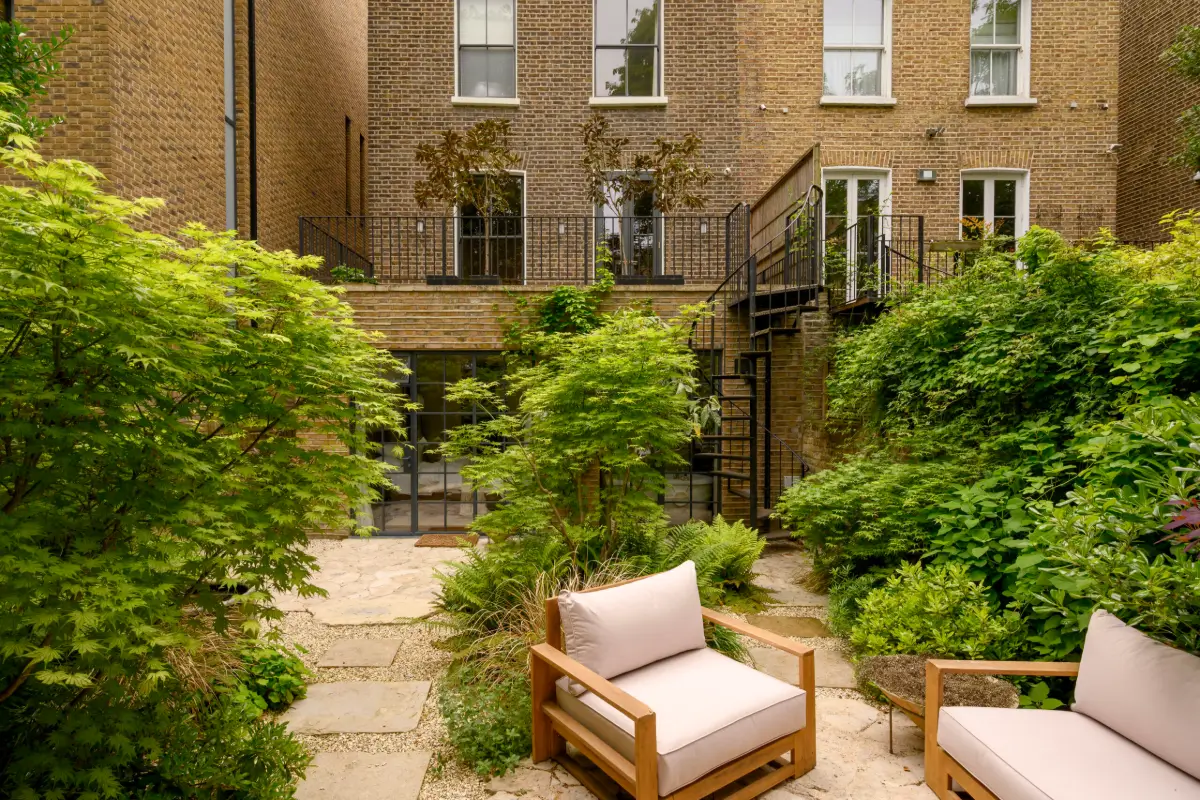 A Bedroom Connected to Nature in a Luxurious Notting Hill Duplex Garden Apartment 16 luxurious-notting-hill-duplex-apartment-garden