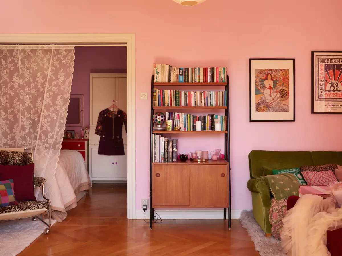 Vintage Decor, Pink Walls, and Period Features in a 1930s Studio Apartment 11 pink-purple-1930s-studio-apartment-stockholm-nordroom