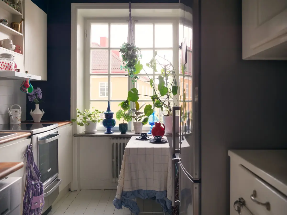 Vintage Decor, Pink Walls, and Period Features in a 1930s Studio Apartment 17 pink-purple-1930s-studio-apartment-stockholm-nordroom