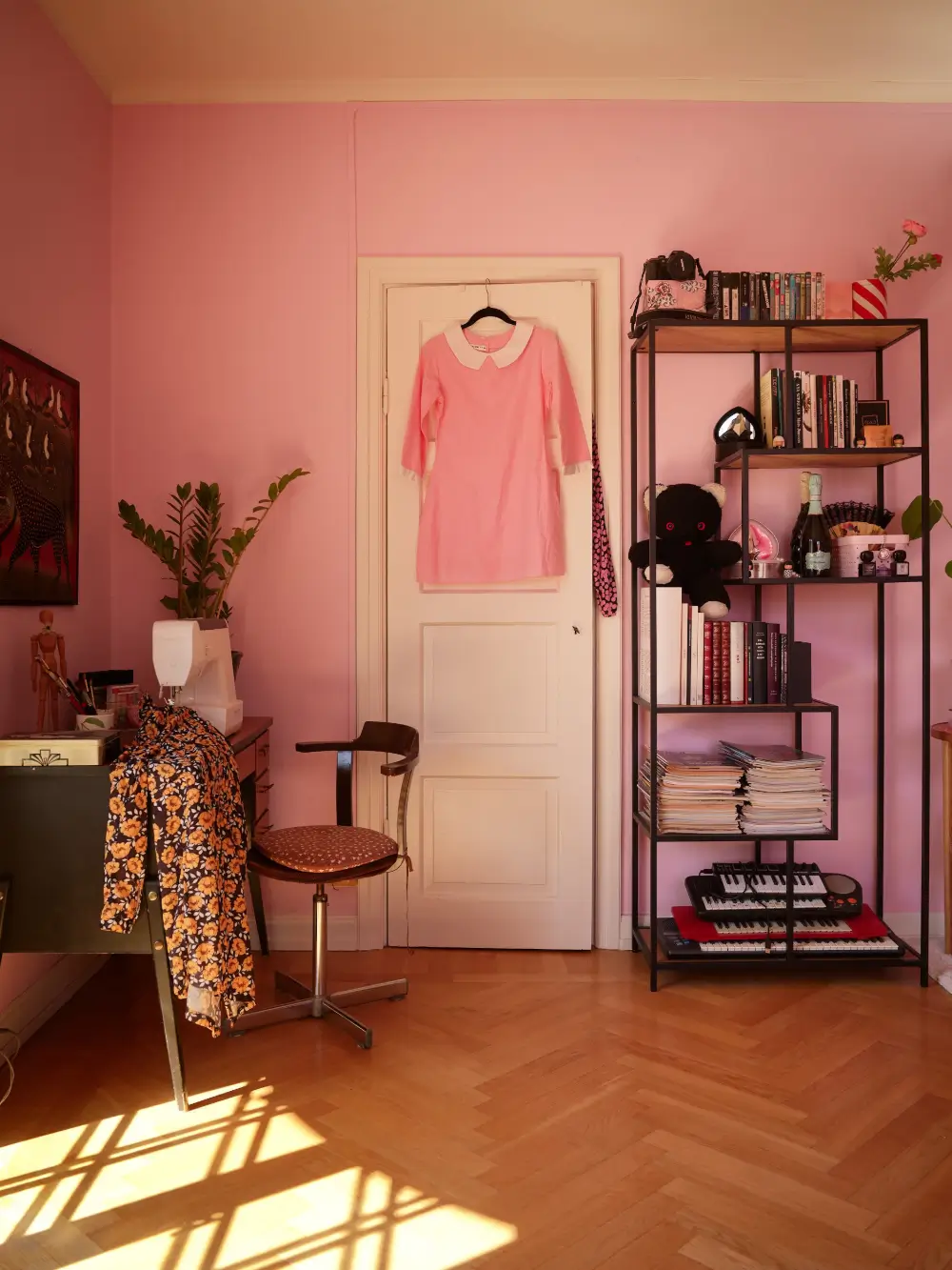 Vintage Decor, Pink Walls, and Period Features in a 1930s Studio Apartment 8 pink-purple-1930s-studio-apartment-stockholm-nordroom
