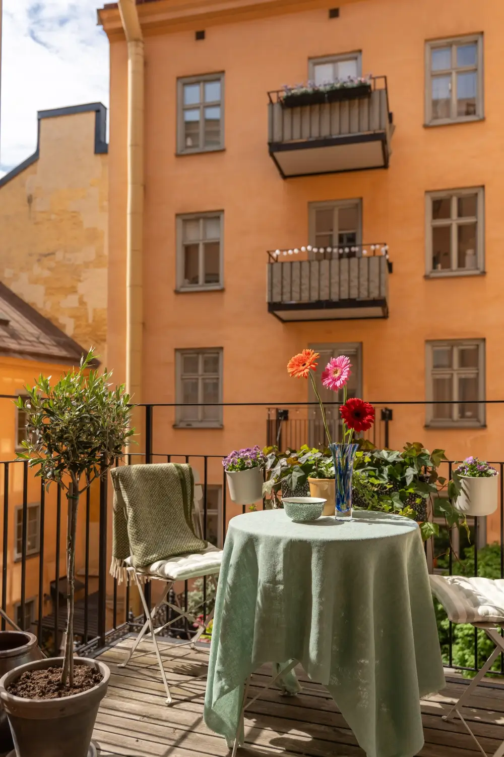 Period Features and Scandinavian Design Furniture in a Serene Stockholm Apartment 21 red-beige-green-tones-19th-century-apartment-stockholm-nordroom
