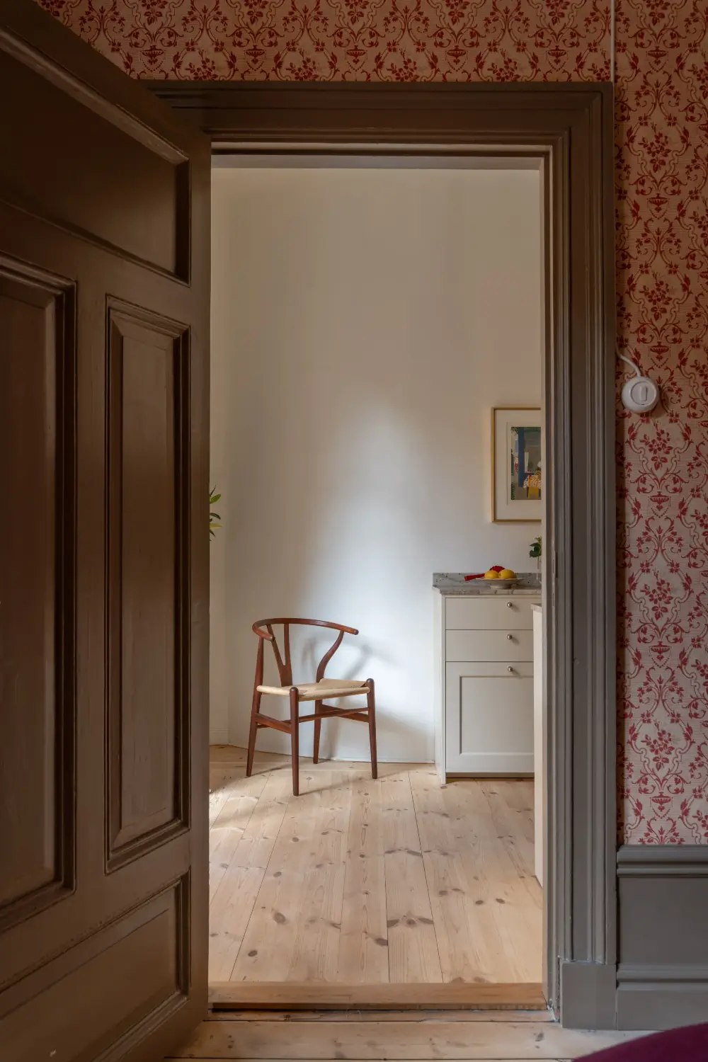 Period Features and Scandinavian Design Furniture in a Serene Stockholm Apartment 25 red-beige-green-tones-19th-century-apartment-stockholm-nordroom
