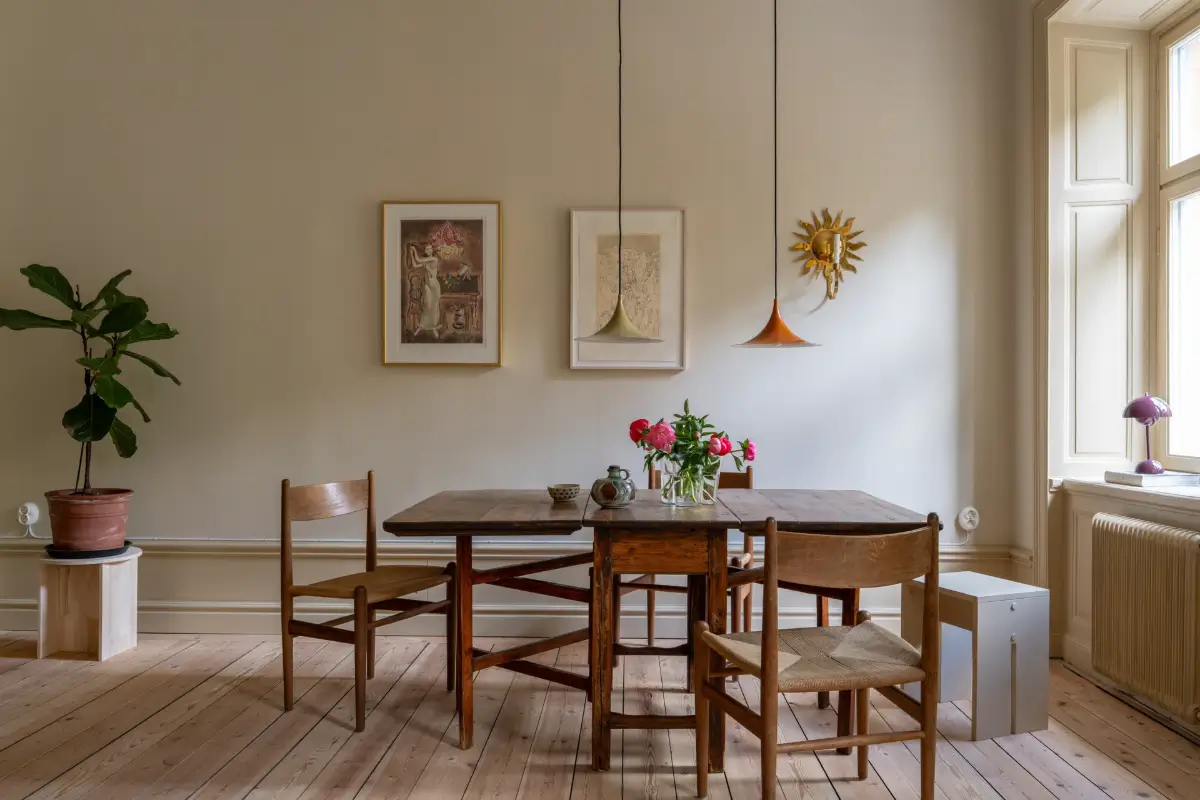 Period Features and Scandinavian Design Furniture in a Serene Stockholm Apartment 6 red-beige-green-tones-19th-century-apartment-stockholm-nordroom
