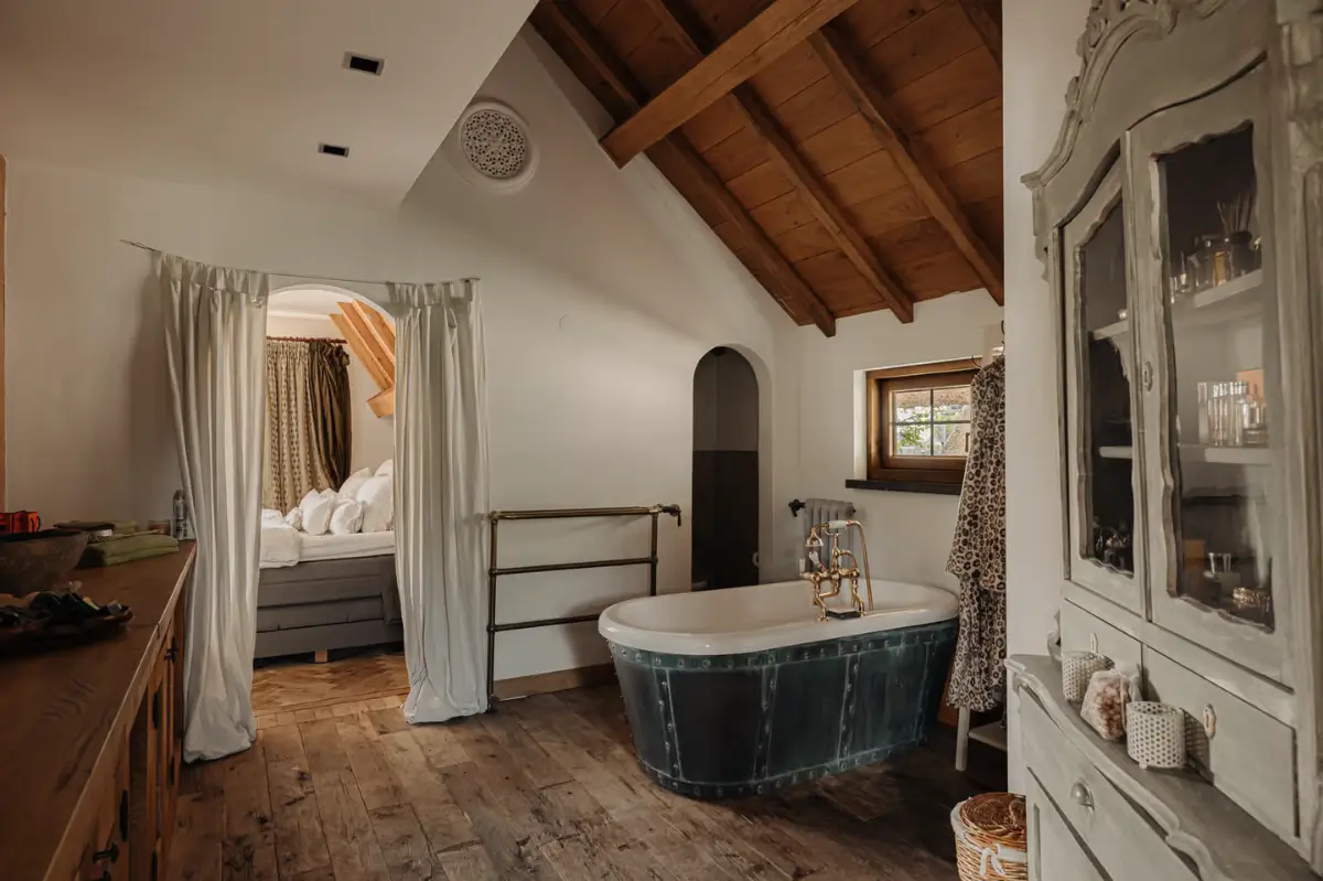 Living on the Amstel: Inside a Timeless Riverside Villa Near Amsterdam 10 rustic-country-style-interiors-riverside-villa-netherlands